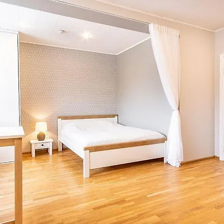Bright Studio Apartment Near Beach! Apartment *
